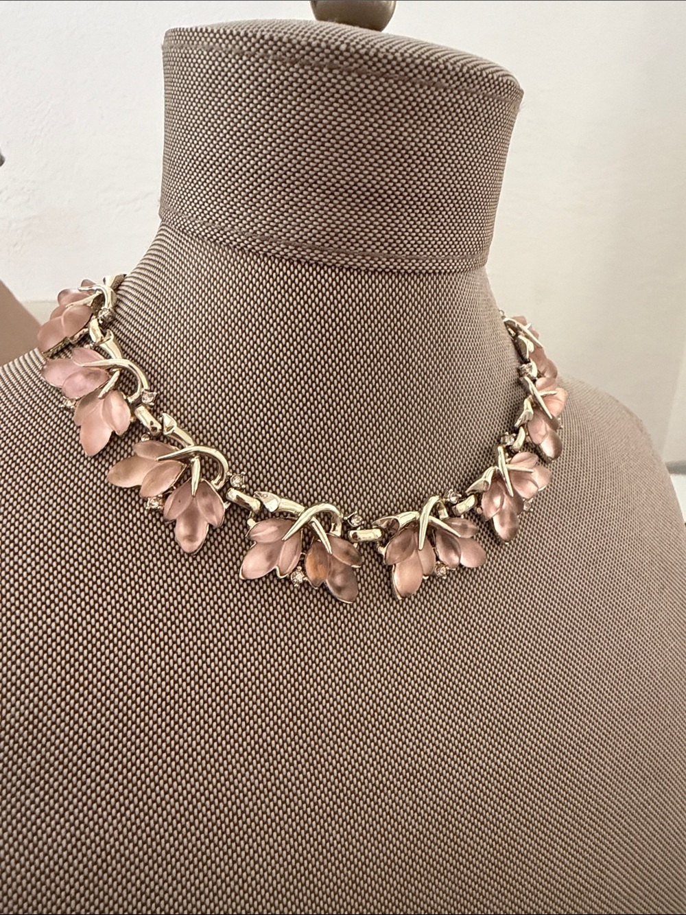 Charel vintage Elegant Pink Petal Necklace - Women's Jewelry